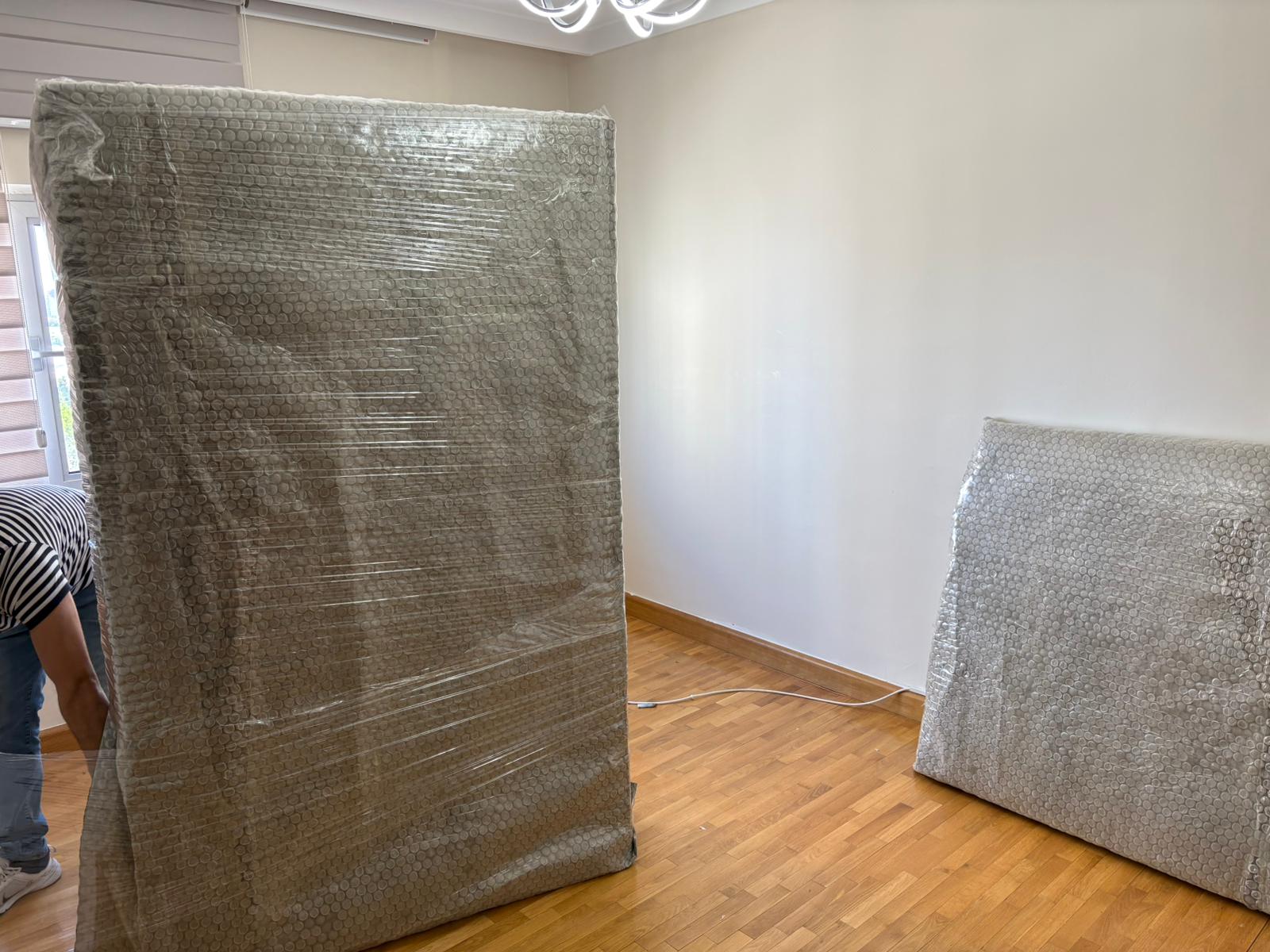 Nakliyat ekibi çalışırken